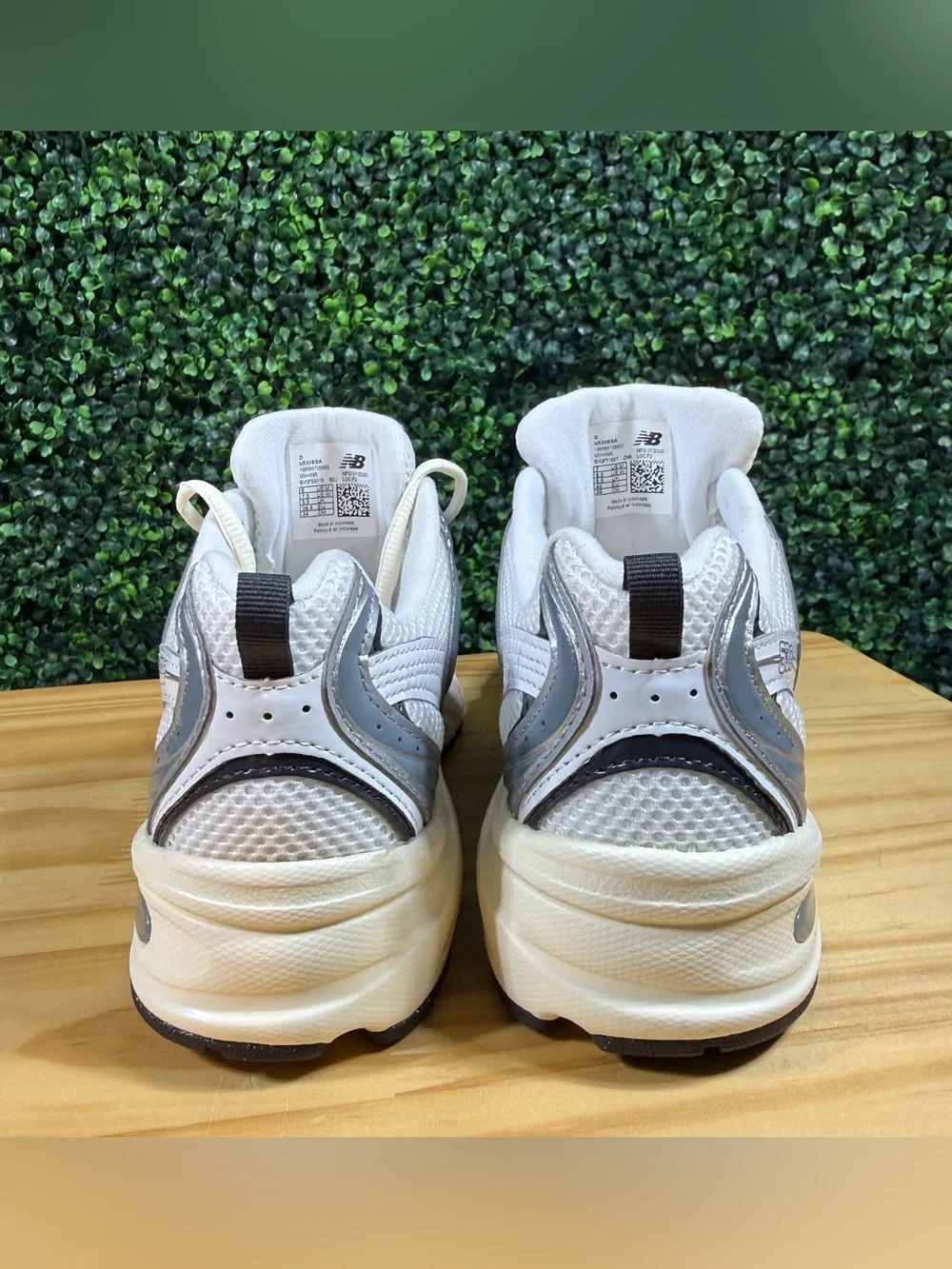 New Balance 530 U530ESA Women’s 7.5 Men’s 6 White Silver Sneakers New